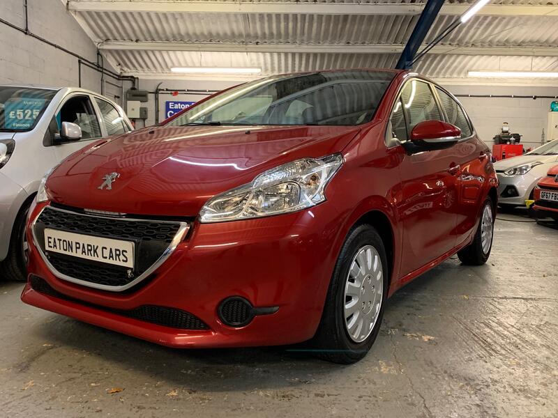 PEUGEOT 208